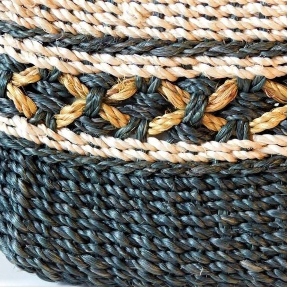 Woven Rattan Purse - Picture 4 of 9